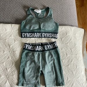 Women’s Gymshark matching set.